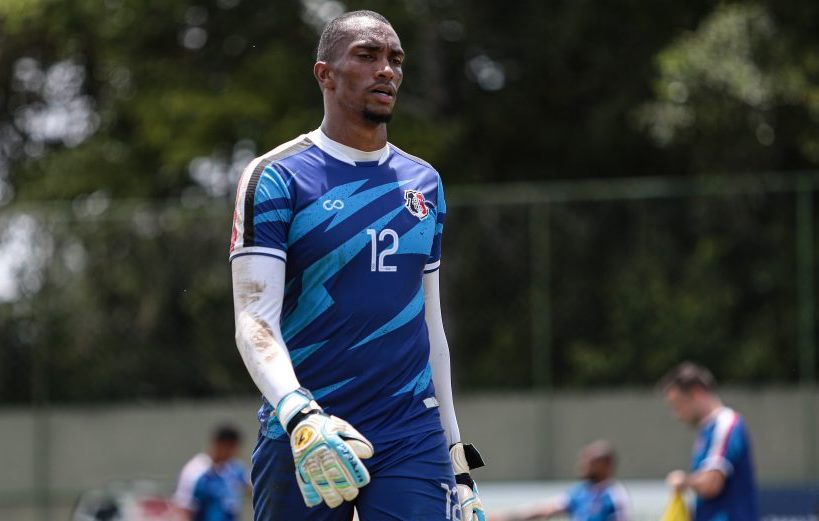 Goleiro Jordan durante treinamento no Santa Cruz