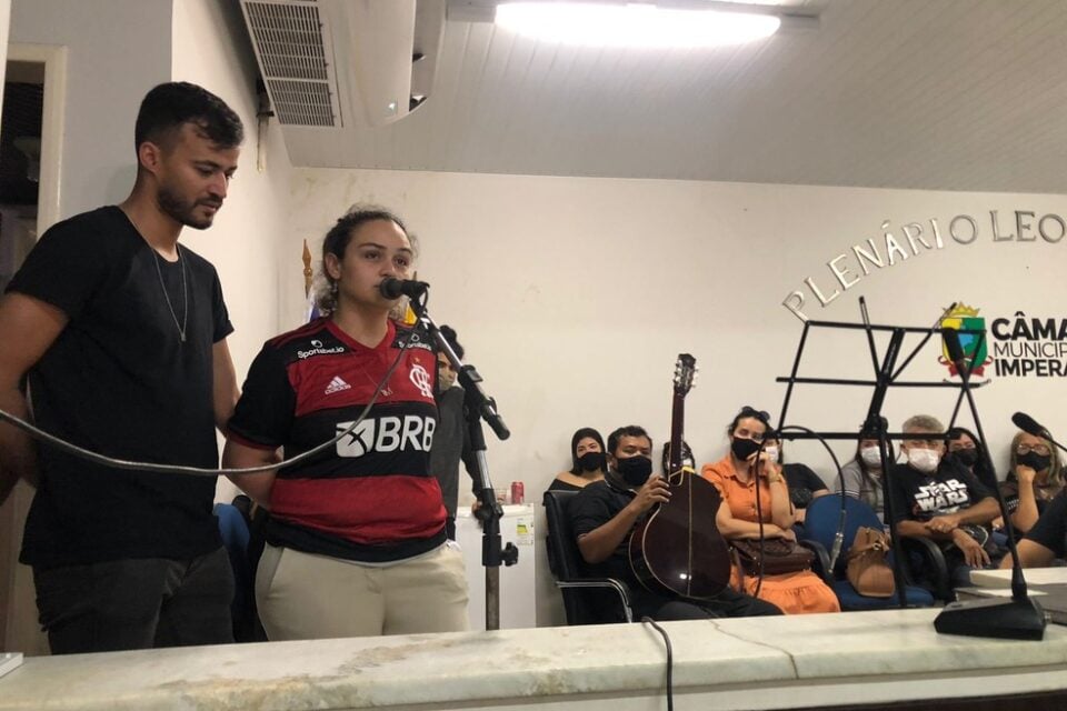 No velório de Maurílio, Luiza diz que levará o parceiro de dupla por onde for