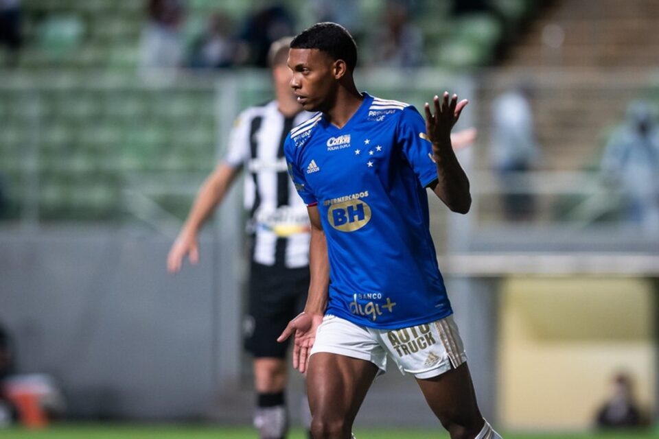 Vitor Leque em jogo pelo Cruzeiro