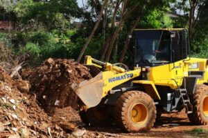 Descarte irregular de entulho e lixo em Aparecida de Goiânia