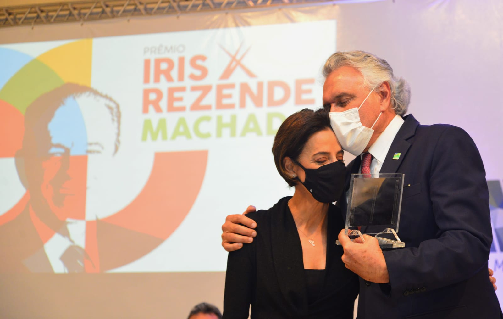 Filha de Iris participa de homenagem a Caiado organizada por prefeitos