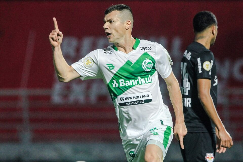 Wagner comemorando gol contra o RB Bragantino