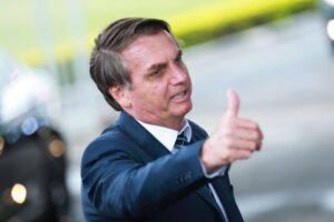 Bolsonaro participará de jogo de futebol com sertanejos em Buriti Alegre