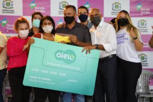 Ao todo, 5,7 mil cartões serão entregues até o dia a próxima segunda-feira (20) (Foto: Prefeitura de Goiânia)