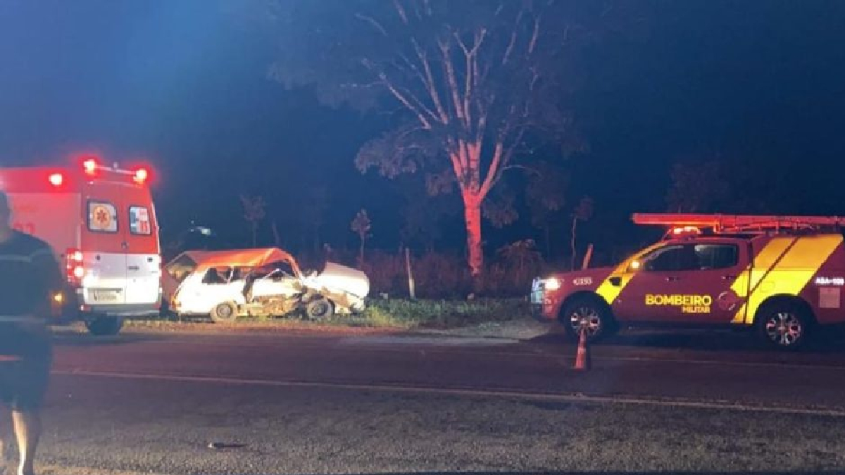 O Corpo de Bombeiros esteve no local, mas não soube informar o que aconteceu para causar a colisão