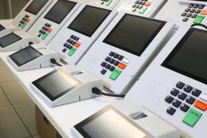 Presidente do TSE apresenta novos modelos de urnas para eleições de 2022