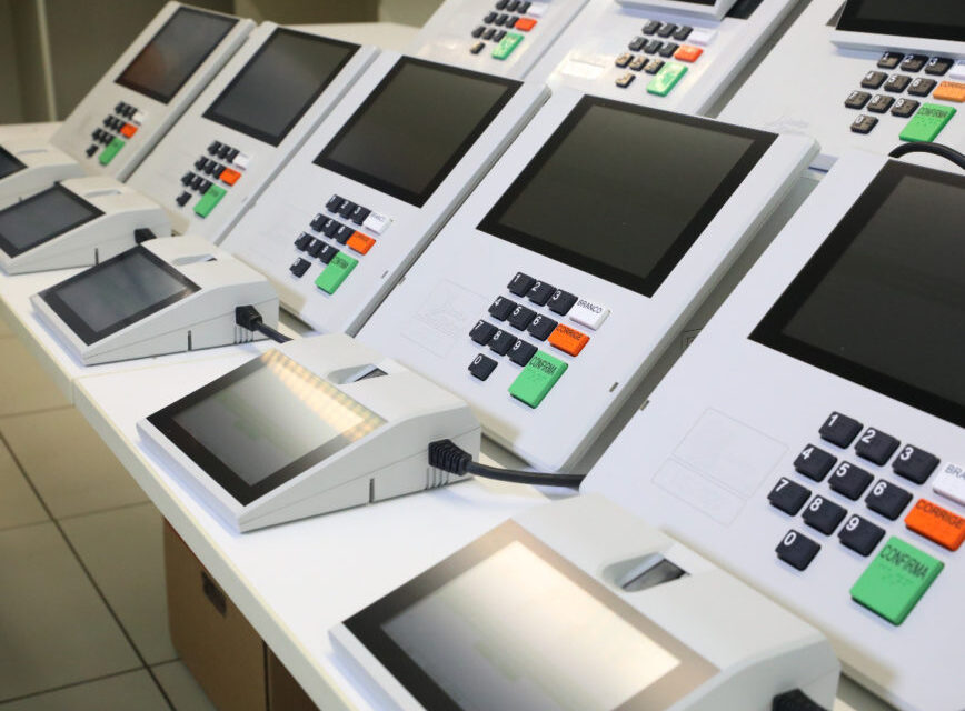 Presidente do TSE apresenta novos modelos de urnas para eleições de 2022