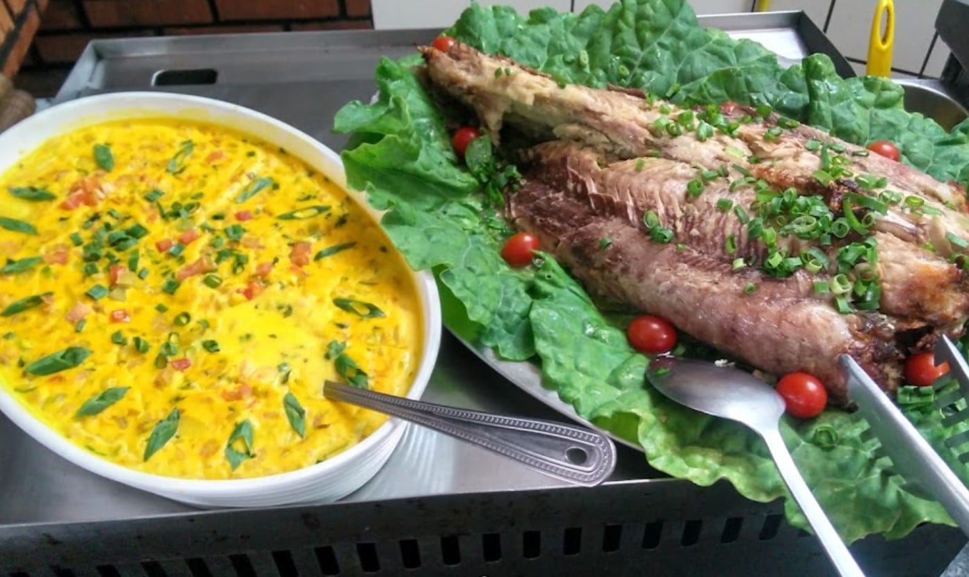 O buffet serve um cardápio variado e rotativo