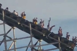 SP: peça de montanha-russa do Hopi Hari solta durante percurso