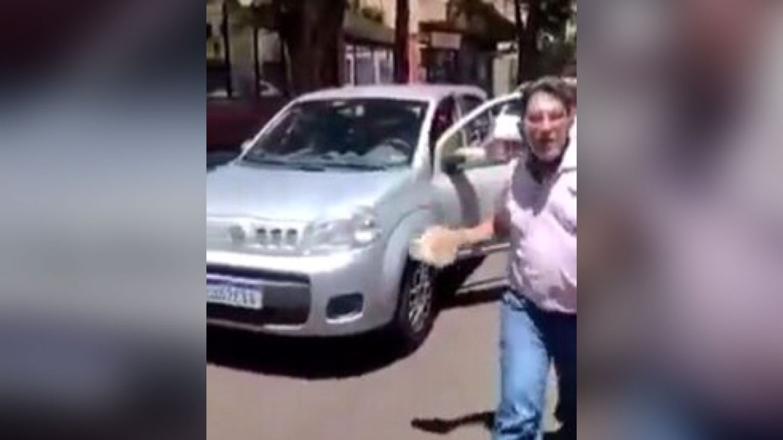 Irritado com caminhão de lixo, homem agride e ameaça garis no Paraná