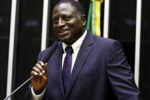 Deputado Helio Lopes é internado com embolia pulmonar, em Brasília