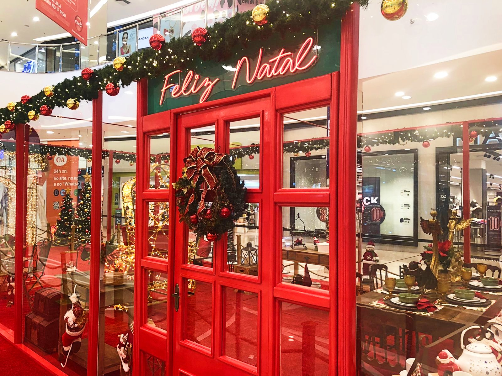 Natal no Shopping Cerrado apresenta casa de vidro em decoração natalina 