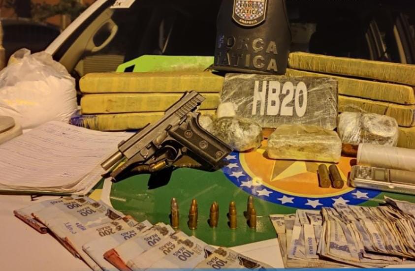 Arma, munições, entorpecentes e dinheiro em espécie foram apreendidos após o confronto. (Foto: Divulgação/Força Tática 3º CRPM)