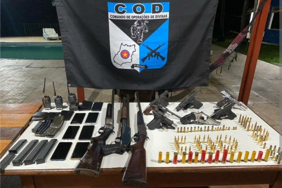 Oito homens que planejavam explodir caixas eletrônicos em Goias morreram após confronto com a Polícia Militar, em Araçu. (Foto: divulgação/PM)