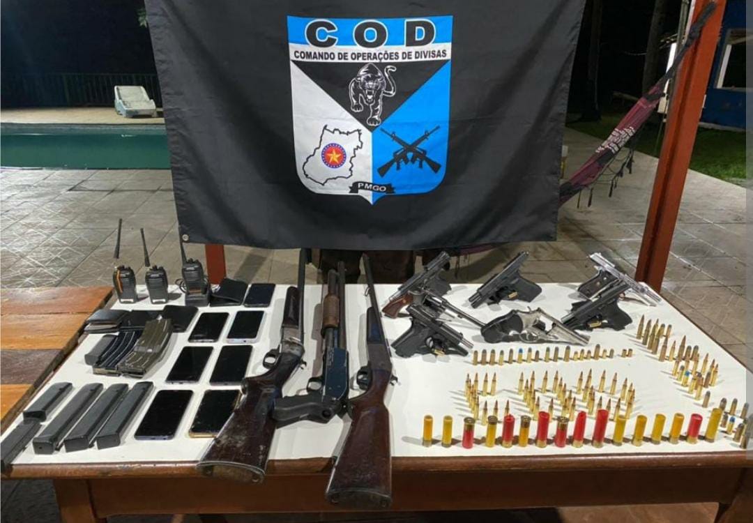 Oito homens que planejavam explodir caixas eletrônicos em Goias morreram após confronto com a Polícia Militar, em Araçu. (Foto: divulgação/PM)