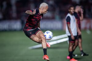 Janderson domina a bola de letra