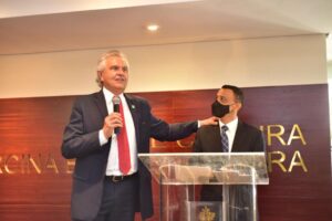 Governador Ronaldo Caiado (DEM) em encontro com radialistas do interior (Foto: Governo do Estado)