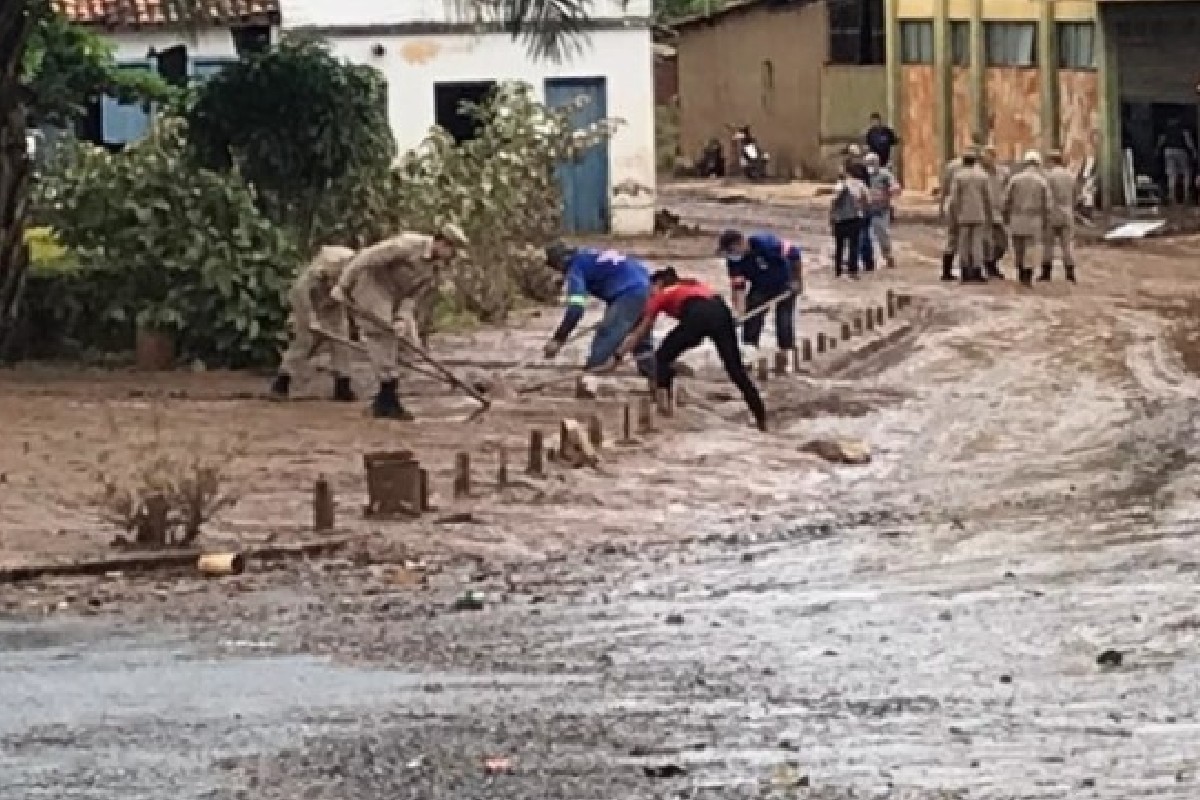 Defesa Civil Nacional deve ser acionada para dar suporte em Lagolândia após inundação (Foto: Bombeiros de Goiás)