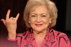 Morre Betty White, atriz e comediante norte-americana, aos 99 anos