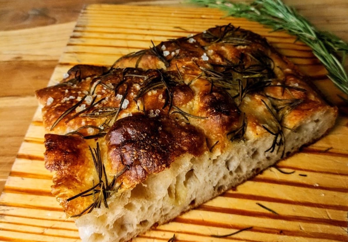 Pão de Alecrim da Padoca do MJ, opção de pão artesanal em Goiânia