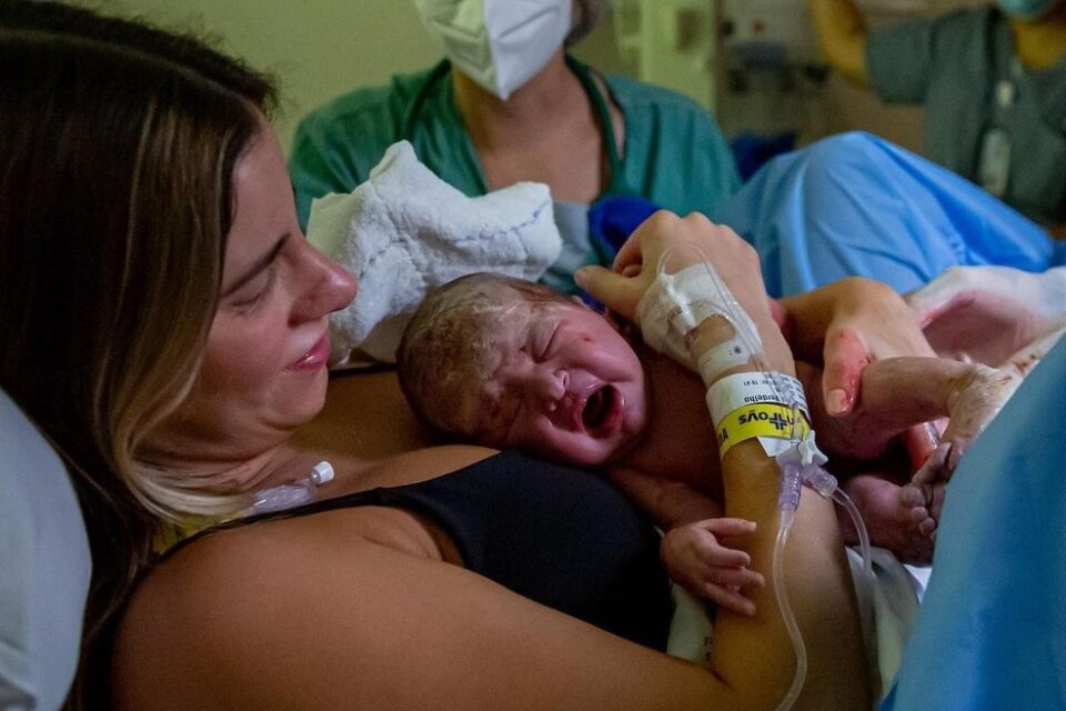 Shantal acusa o médico Renato Kalil de violência obstétrica durante o parto de sua filha há três meses. abortivo para acelerar parto Shantal Verdelho Uma das vítimas foi estuprada por três dias em hospital de São Paulo. Mulheres acusam o médico Renato Kalil de abuso sexual