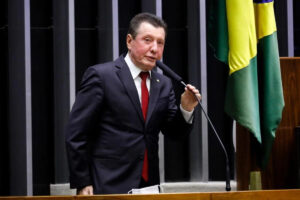 Podemos quer suplência de Meirelles se ele confirmar disputa ao Senado