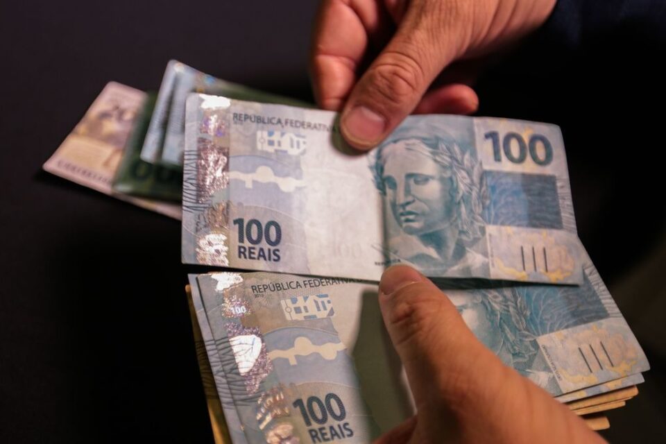 Prazo para pagamento da 2ª parcela do 13º salário termina nesta quarta (20) Saiba o que fazer caso o empregador não efetue o pagamento