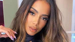 'Música não é bagunça', diz Anitta sobre remix de Melody retirado do ar