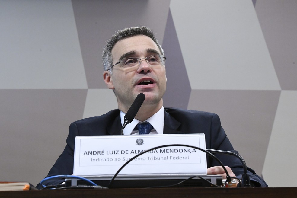 Mendonça diz que defenderá casamento entre pessoas do mesmo sexo