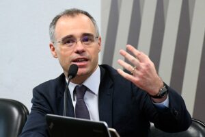 Cantora se diz envergonhada; para pastor, aprovação é uma afronta ao Estado laico. Evangélicos negros temem atuação de André Mendonça no STF