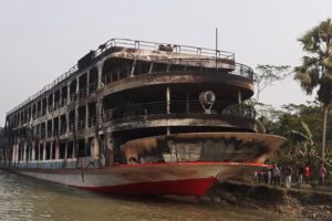 Incêndio em barco deixa ao menos 39 mortos em Bangladesh