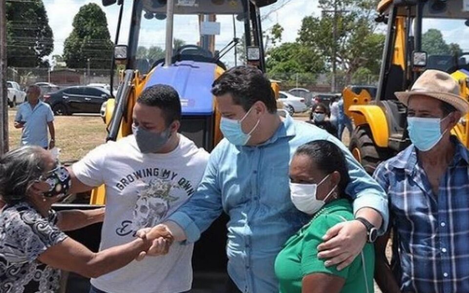 12 goianos receberam verba do orçamento secreto do governo federal; saiba quem são (Na foto: Alcolumbre entrega tratores - Reprodução)