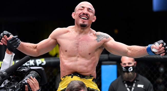 José Aldo comemora vitória no UFC