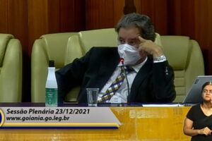 Câmara Municipal suspende sessão para votar ainda hoje amplição do número de vereadores