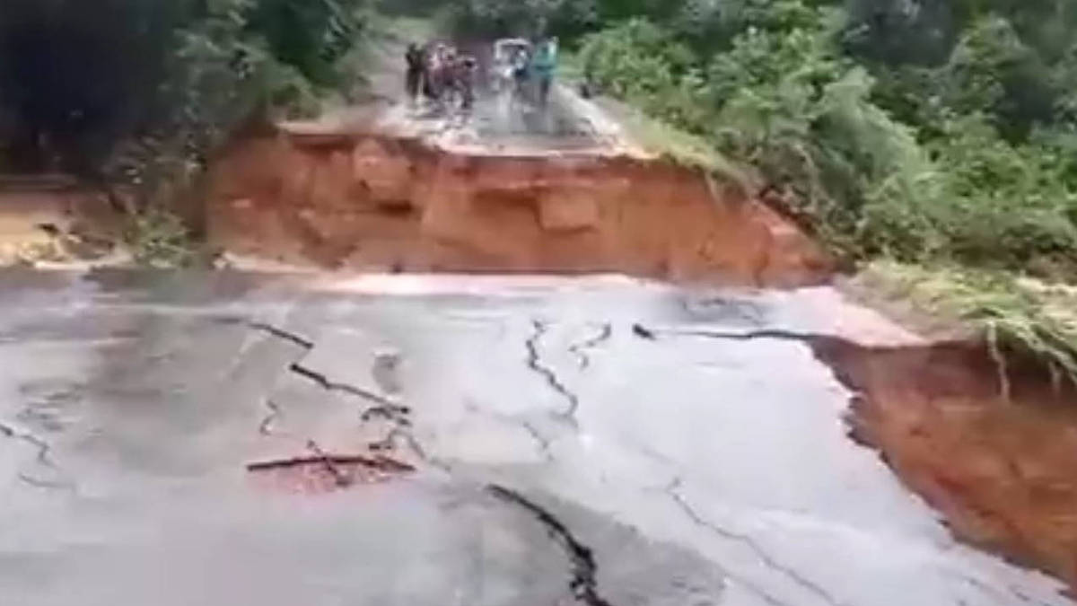 Fortes chuvas destroem estrada e isolam municípios, no Piauí