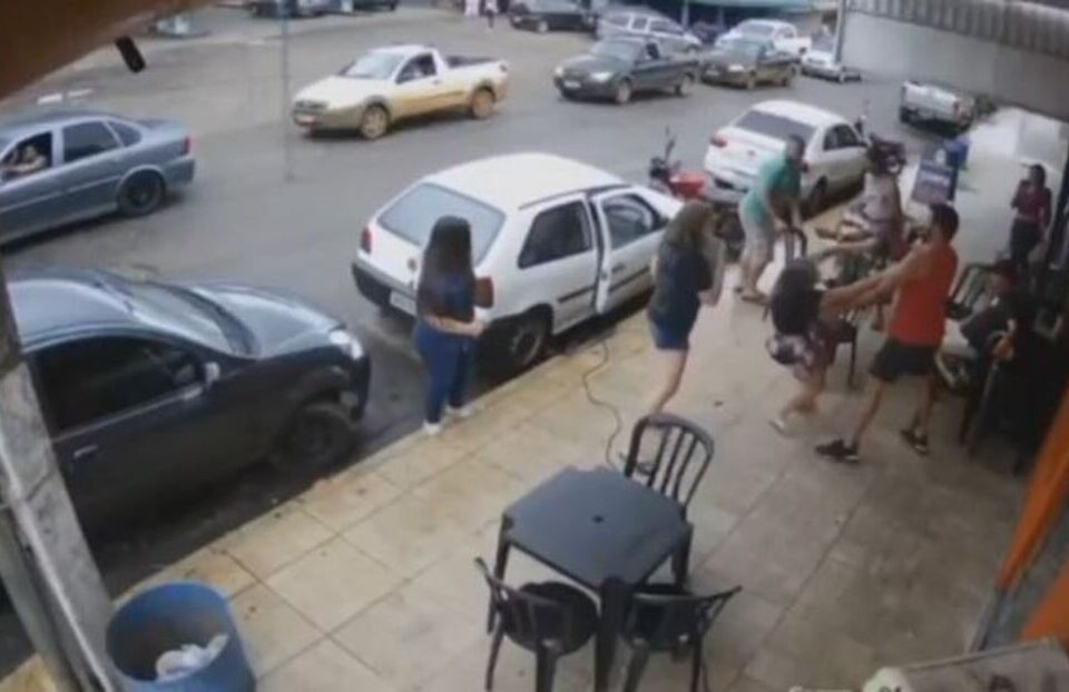 Ex-namorado agride mulher com empurrão e soco no olho, em Nerópolis