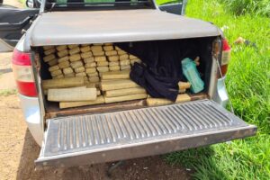 Droga estava armazenada na carroceria de um GM Montana. (Foto: Divulgação/PRF)