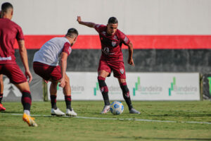 Arnaldo durante treinamento no CT do Dragão