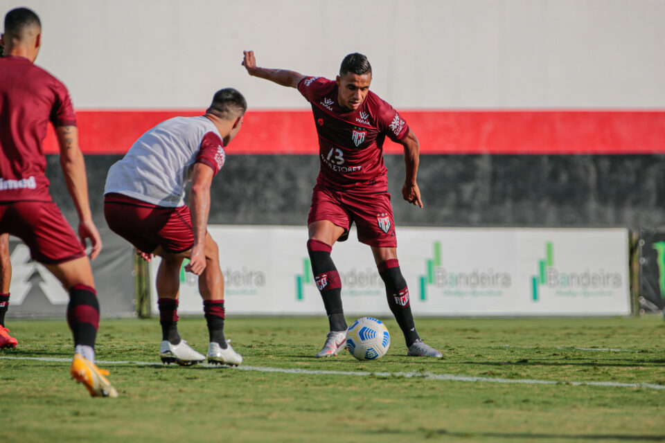 Arnaldo durante treinamento no CT do Dragão