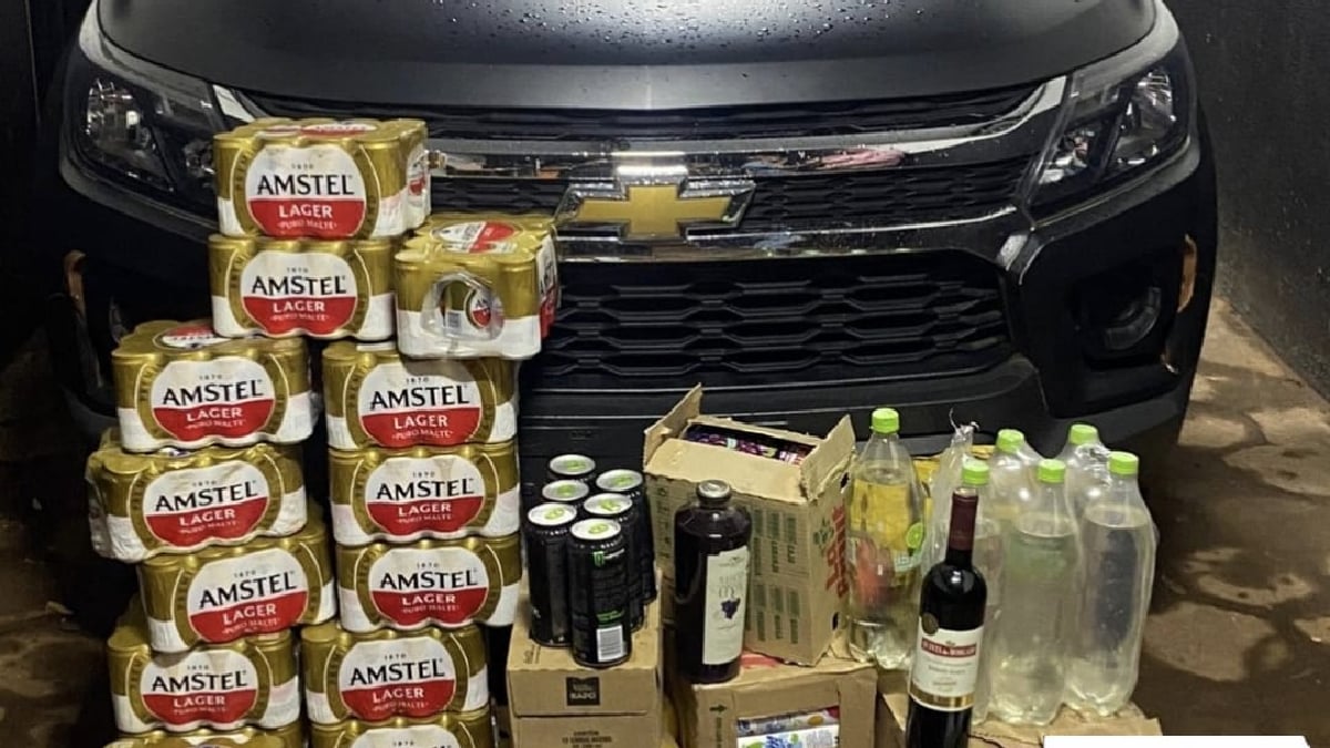 Funcionários furtam bebidas de supermercado onde trabalhavam e são presos em Itumbiara