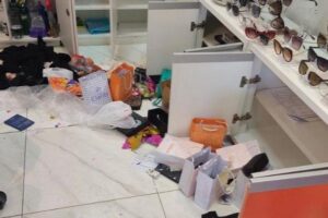 Ótica instalada na Rua 7 de Setembro foi um dos locais furtados durante a madrugada. (Foto: Reprodução)