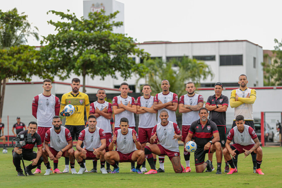 Parte do elenco do Atlético Goianiense