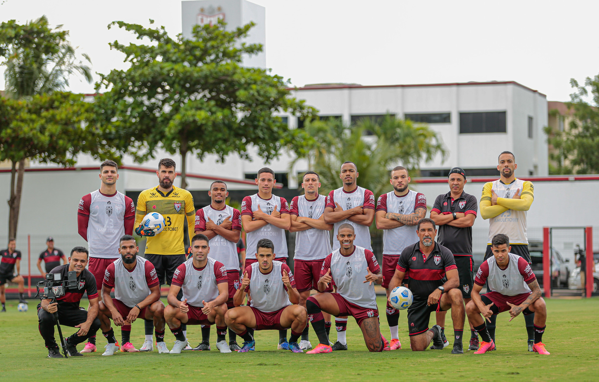 Parte do elenco do Atlético Goianiense