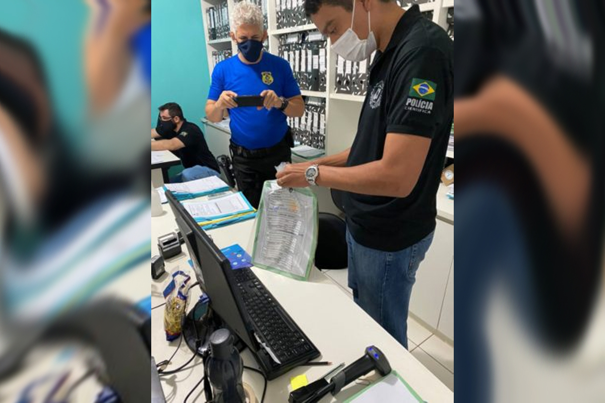 agentes apreenderam documentos e arquivos digitais