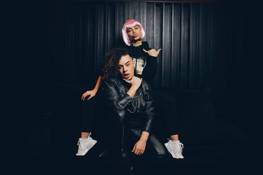 Anitta oferece prêmio a Gloria Groove e topa feat com a cantora