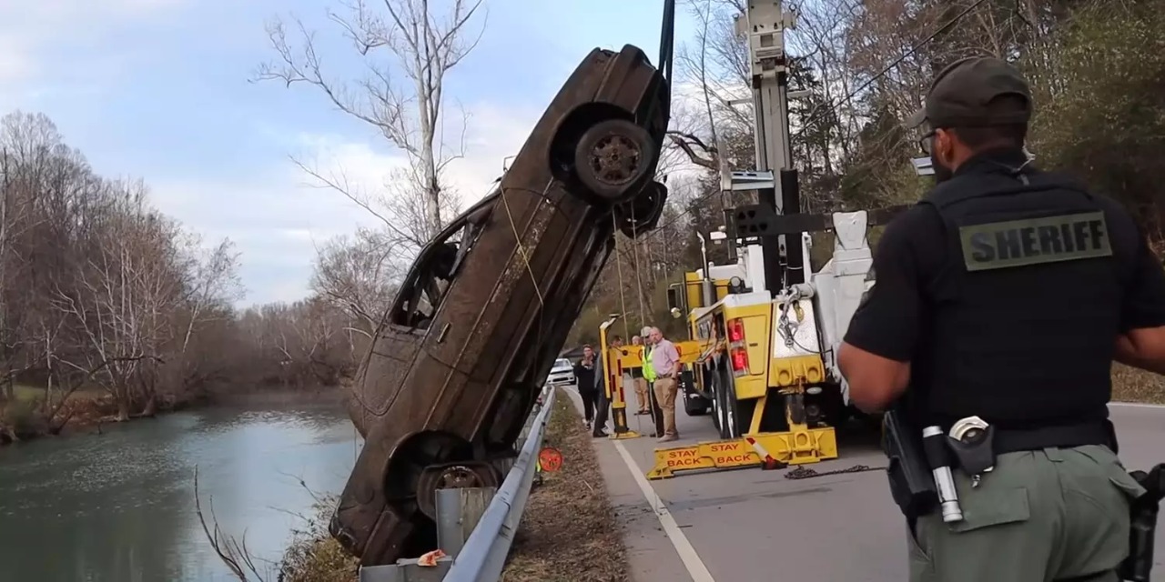 Erin Foster, 18, e Jeremy Bechtel, 17, sumiram no dia 3 de abril de 2000. Youtuber acha corpos de jovens desaparecidos há 21 anos em rio EUA