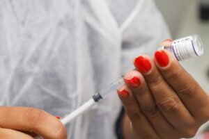 Covid-19: Anvisa deve aprovar vacinação em crianças, mas governo não tem doses