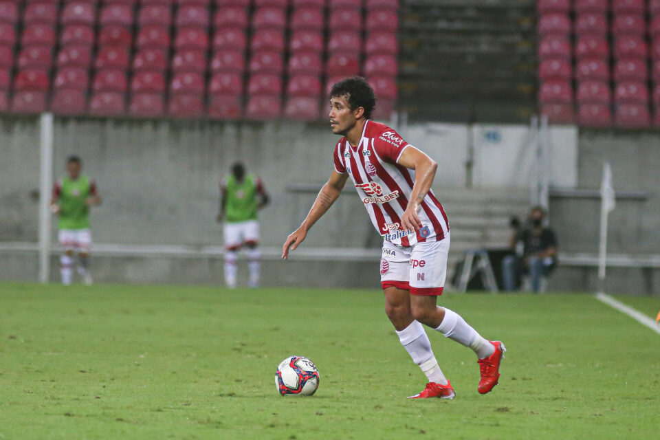 Breno Lorran jogando pelo Náutico
