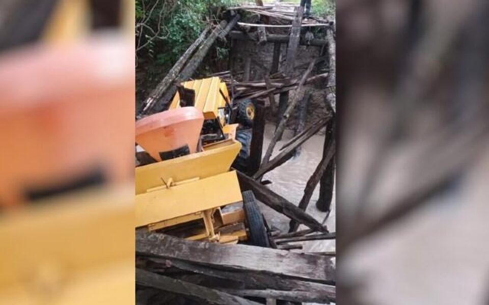 Trator cai após ponte desabar na zona rural de Crixás