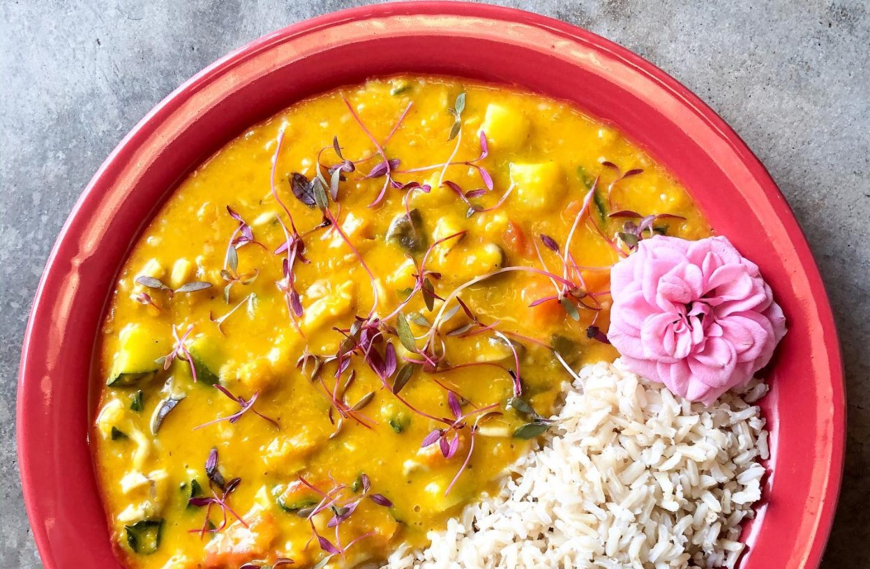 Arroz com bobó de legumes e cogumelos 